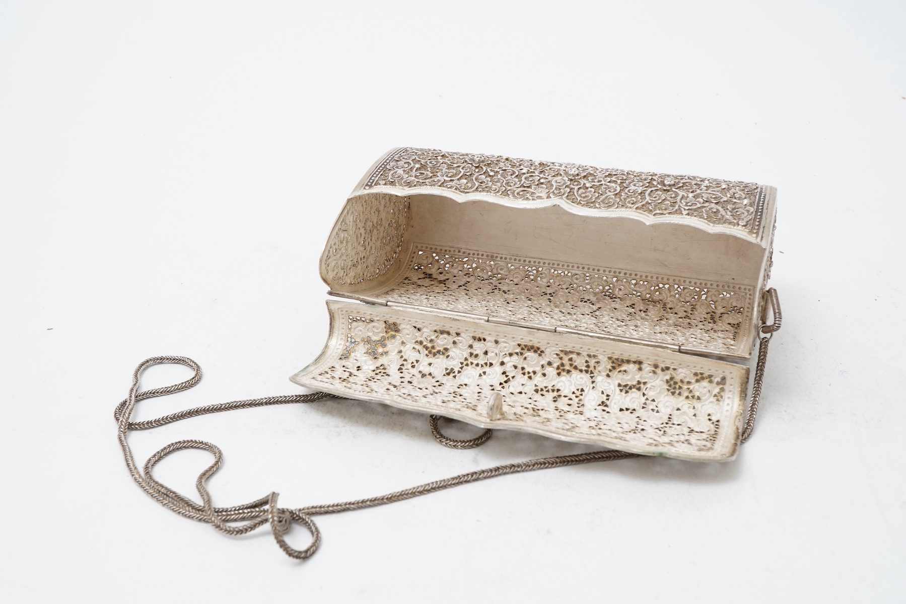 A white metal purse, China/Hong Kong, 20th century